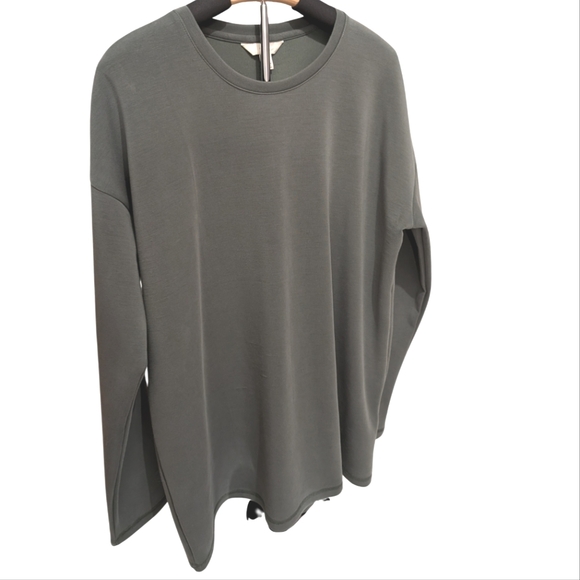 Up! Long Sleeve Top | Size L | Lightweight & Soft Everyday Blouse - Picture 6 of 6